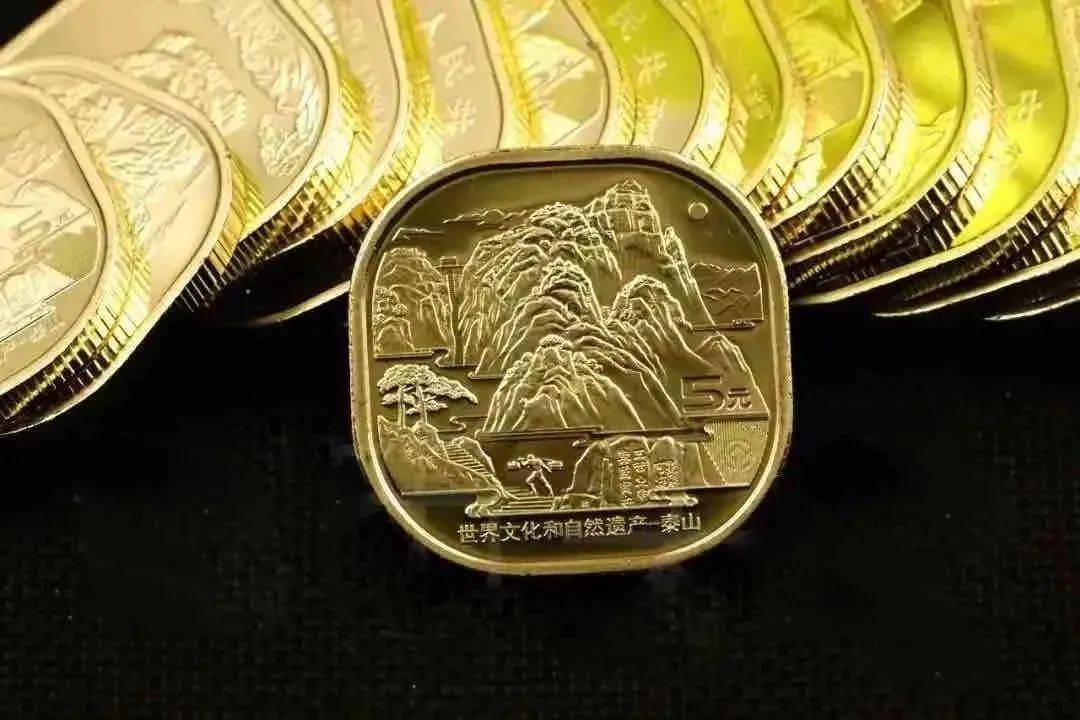 8月<strong></p>
<p>全币</strong>，有3套纪念币确定发行，还有虎币、黄山币等待预约