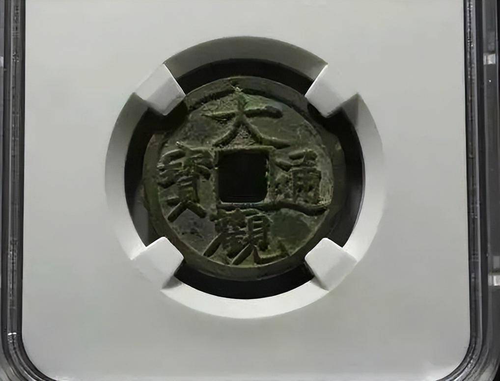 入手裸币<strong></p>
<p>全币</strong>，还是评级币？从几个优，缺点对比一下