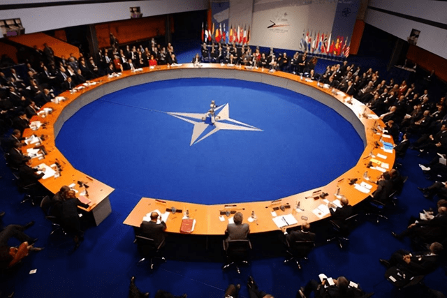 韩国抱上北约大腿<strong></p>
<p>韩国币币</strong>，一边澄清不是反华，还想继续赚人民币