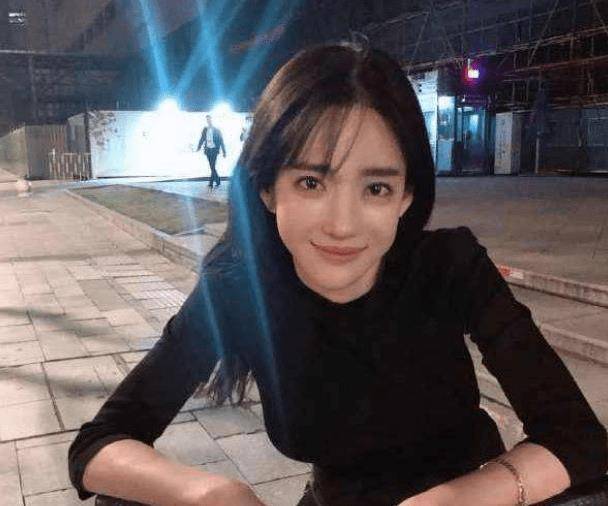 韩国“塑料美人”潘南奎<strong></p>
<p>韩国币币</strong>，非有钱人不深交，满脸是人民币的味道