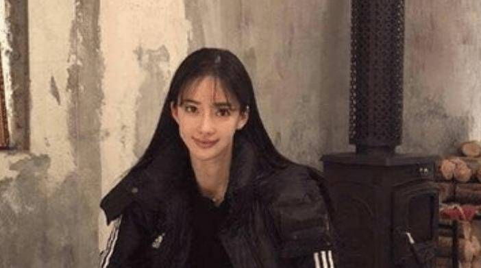 韩国“塑料美人”潘南奎<strong></p>
<p>韩国币币</strong>，非有钱人不深交，满脸是人民币的味道