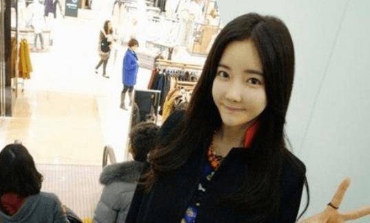 韩国“塑料美人”潘南奎<strong></p>
<p>韩国币币</strong>，非有钱人不深交，满脸是人民币的味道