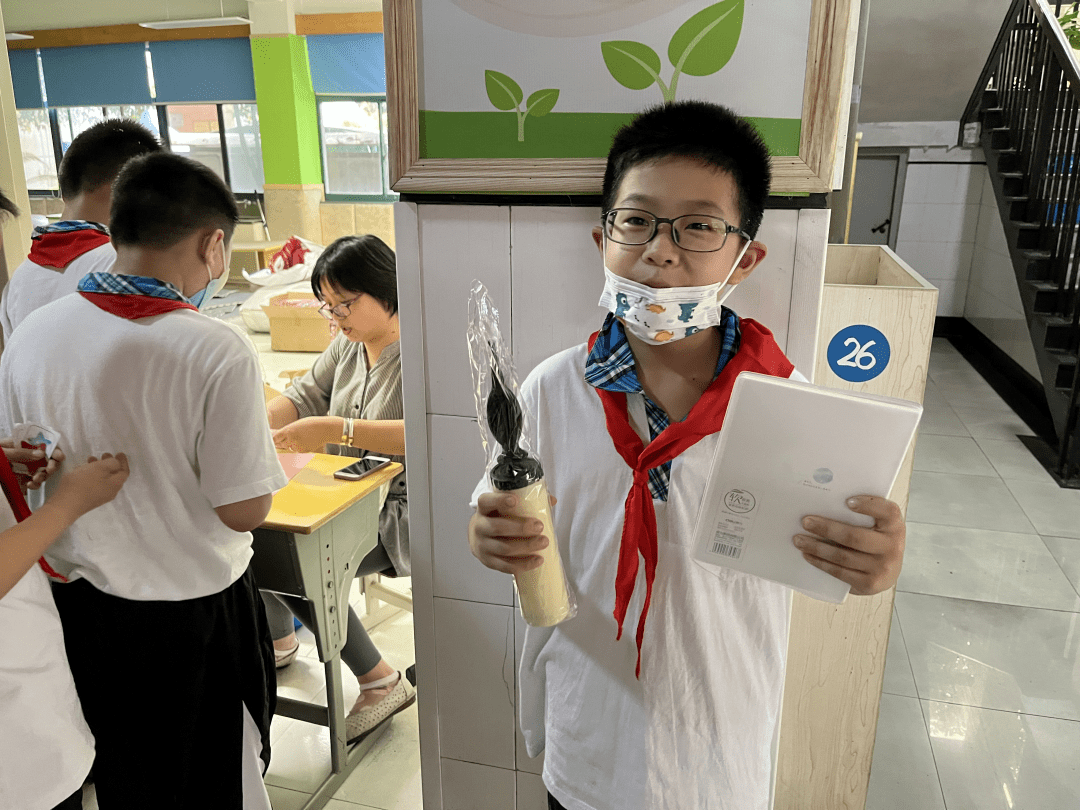 【校园馨风】小小新星币<strong></p>
<p>星星币</strong>，逐梦大舞台 ——记杭州市建新小学2021学年第二期新星币兑换活动