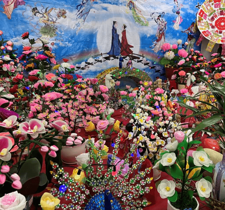 红山“巧姐”齐献艺<strong></p>
<p>巧币</strong>，精美“巧品”展示乞巧文化