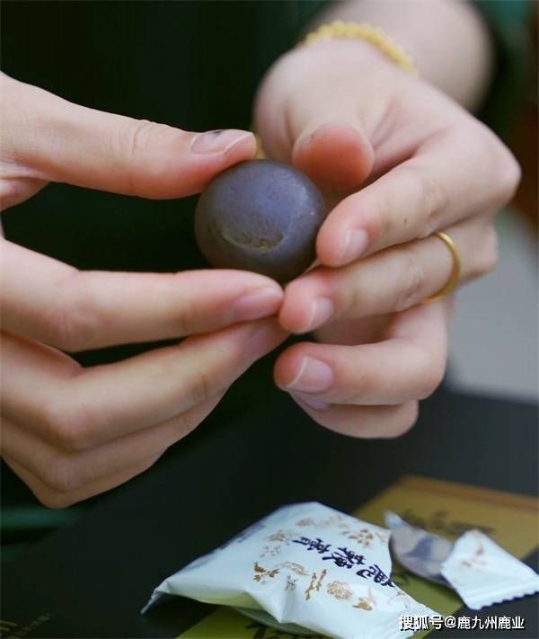 鹿九州:鹿鞭膏怎么吃<strong></p>
<p>鹿币</strong>?鹿鞭膏的服用方法及服用禁忌