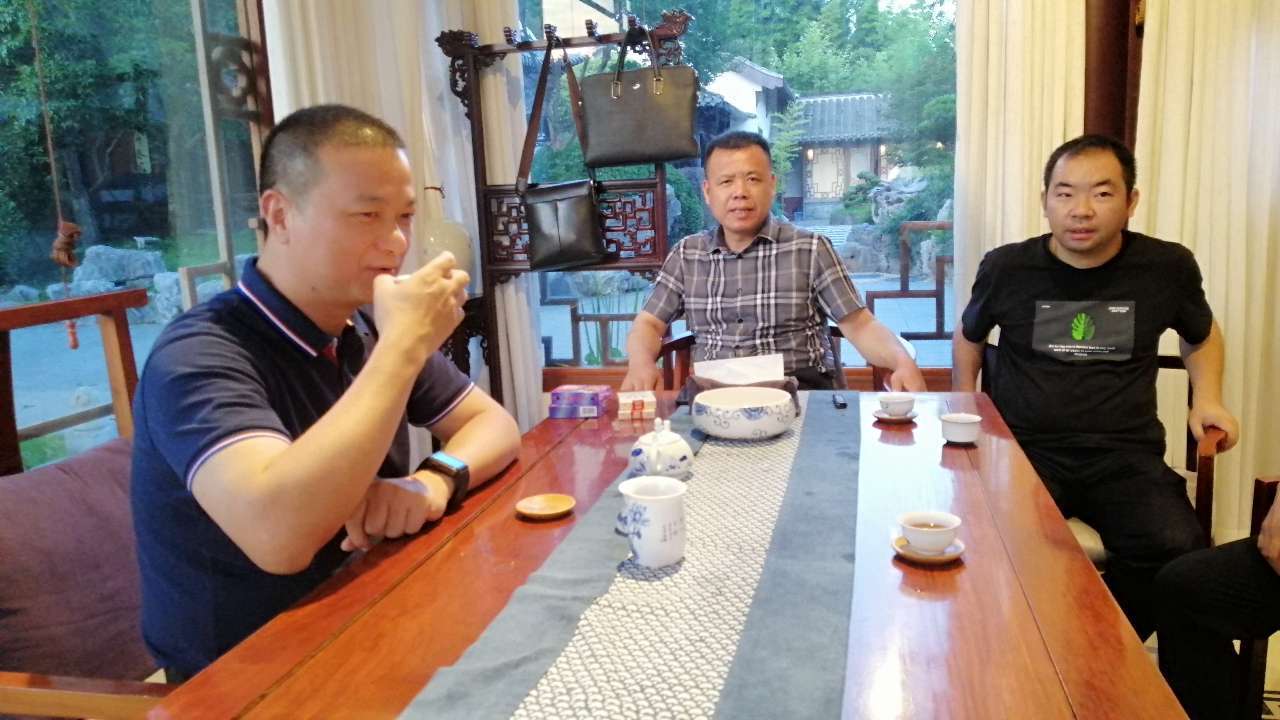 雲影舫中品香茗