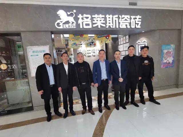 雲影舫中品香茗