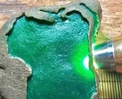 100万缅币在瓦城淘的翡翠原石<strong></p>
<p>币淘</strong>，切开后满心欢喜，下一个就是你！