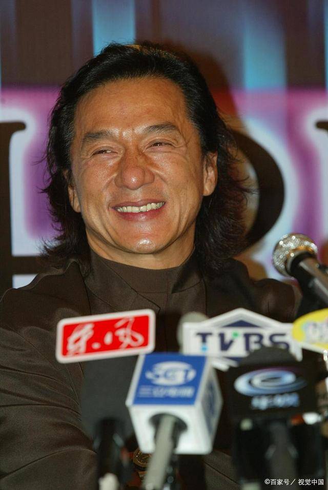 成龙在国外创造辉煌<strong></p>
<p>币加所</strong>，两亿网民币片酬，还要加票房分红