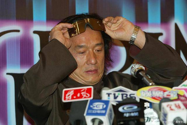 成龙在国外创造辉煌<strong></p>
<p>币加所</strong>，两亿网民币片酬，还要加票房分红