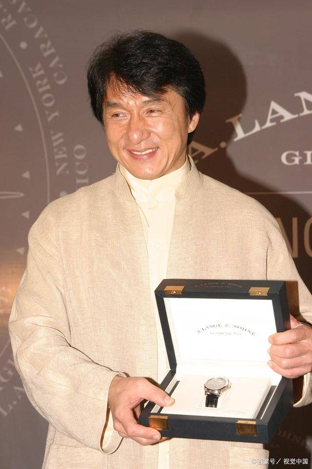 成龙在国外创造辉煌<strong></p>
<p>币加所</strong>，两亿网民币片酬，还要加票房分红
