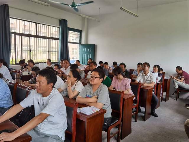 为⼈师表<strong></p>
<p>德币</strong>，以德⽴⾝