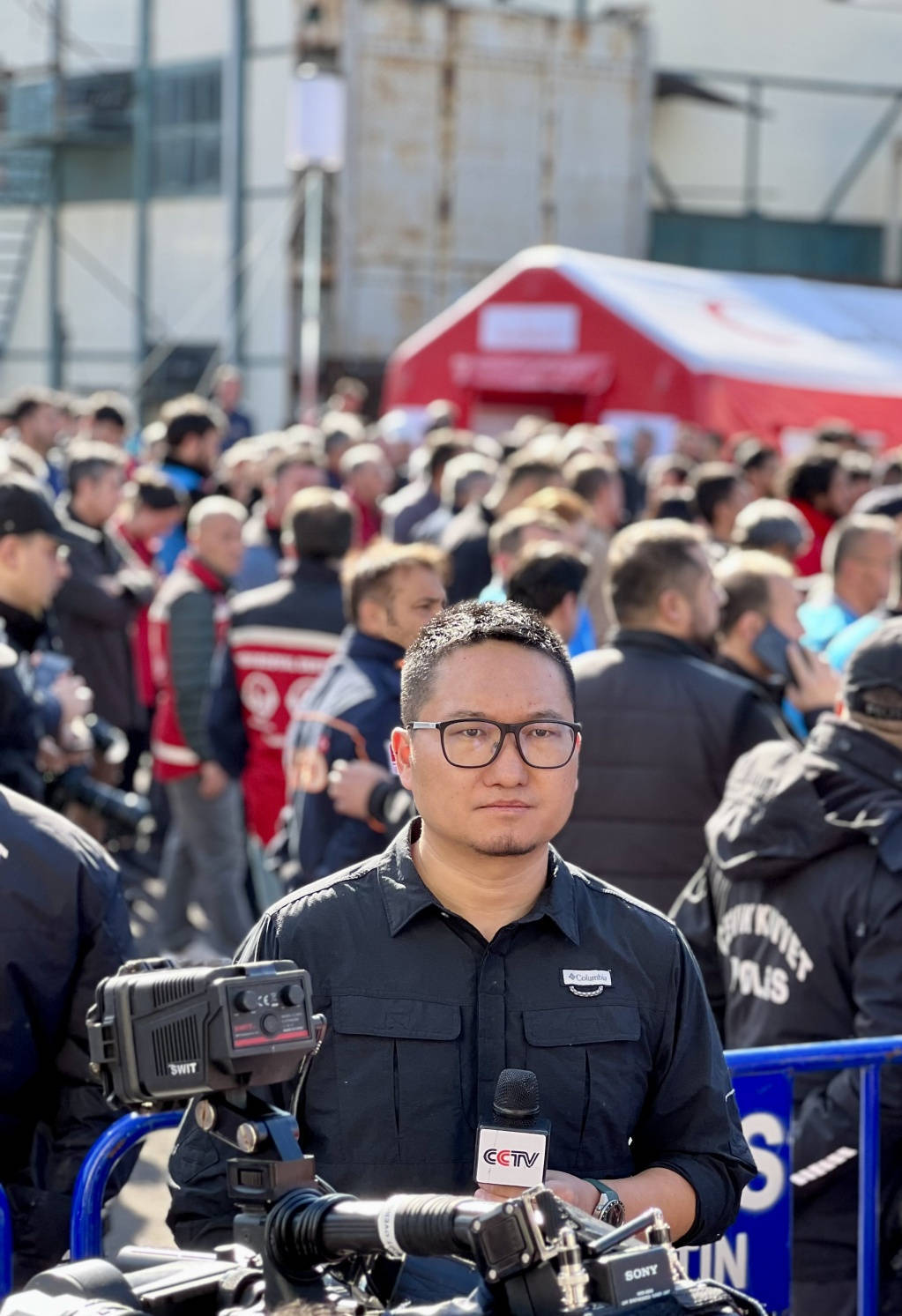 总台记者看世界｜买部智能手机<strong></p>
<p>巴币</strong>，土耳其人为何去邻国“进货”？