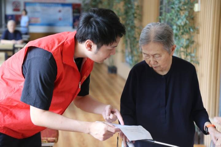 90后和“90后”<strong></p>
<p>90后理财</strong>，把养老院“哏”成网红