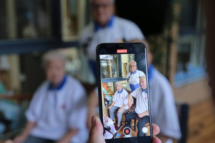 90后和“90后”<strong></p>
<p>90后理财</strong>，把养老院“哏”成网红