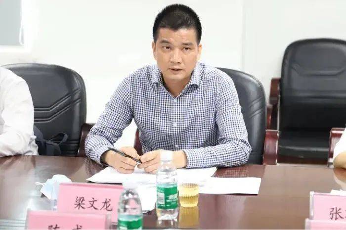 她任深圳一区司法局局长<strong></p>
<p>工商的理财</strong>，曾任区委政法委副书记