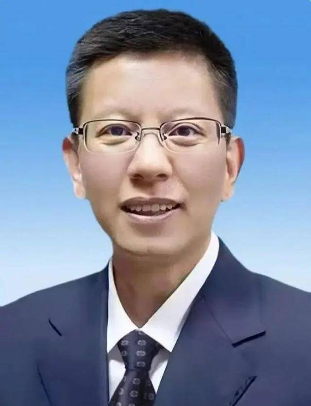 卸任市委书记3天后<strong></p>
<p>黄金理财产品</strong>，55岁的他任省政府党组成员！