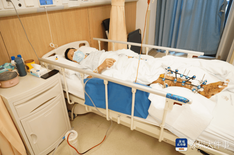 失血过半！深圳男子被三四百斤模具砸到<strong></p>
<p>网上投资理财</strong>，医生全力抢救