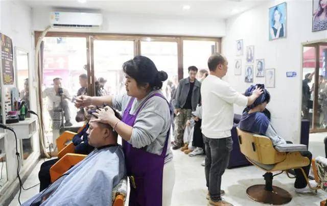 同行喊话晓华:把整个行业搞完了<strong></p>
<p>网上理财投资</strong>，直接倒退了十年不止