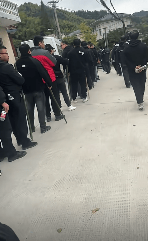 浙江诸暨重大刑案54岁徐一平在逃<strong></p>
<p>梧桐理财</strong>，警方悬赏3万追凶！村民：他杀妻并碎尸
