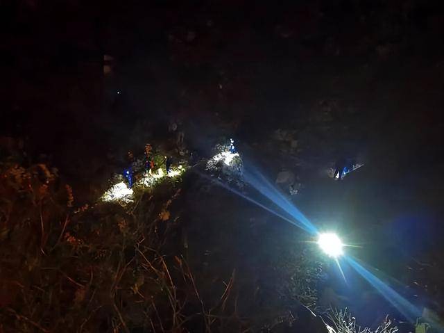 北京一18岁小伙只带了手机爬野山被困<strong></p>
<p>友理财</strong>，18人连夜救援