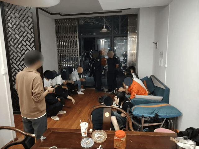 昆明警方披露：多人聚集<strong></p>
<p>多盈理财</strong>，竟然在干这件事，被“一锅端”！现场曝光……