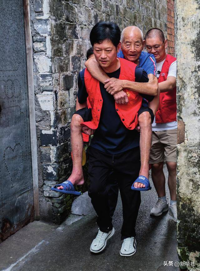 瞭望·治国理政纪事｜“<strong></p>
<p>多盈理财</strong>我也是个老基层”