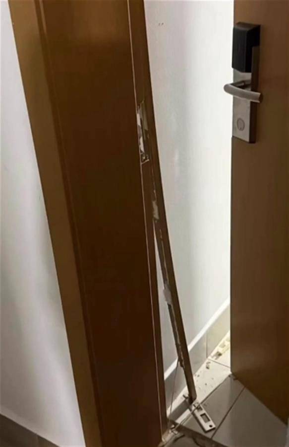 上海一高校男生晚上撞开女生寝室门<strong></p>
<p>平台理财哪个好</strong>，校方：醉酒后走错了