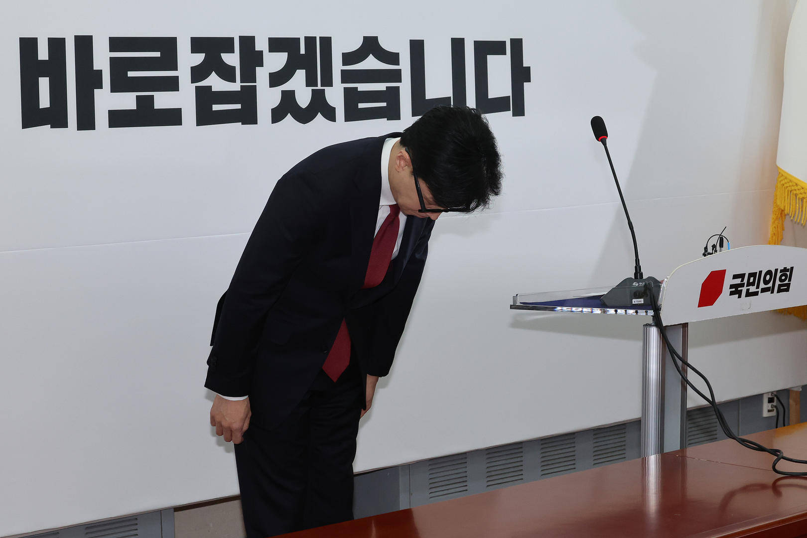 突然主张弹劾总统的韩国执政党党首：曾获尹锡悦多次提拔<strong></p>
<p>平台理财哪个好</strong>，后因第一夫人惹怒“亲尹派”