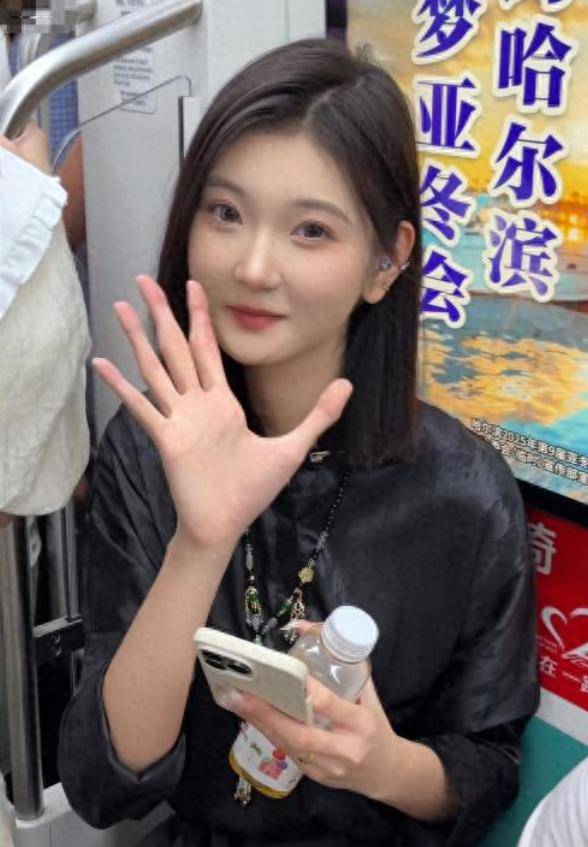 女孩身高2米26貌美如花<strong></p>
<p>公司理财答案</strong>，妈妈天天发愁：白长这么漂亮，没人敢追