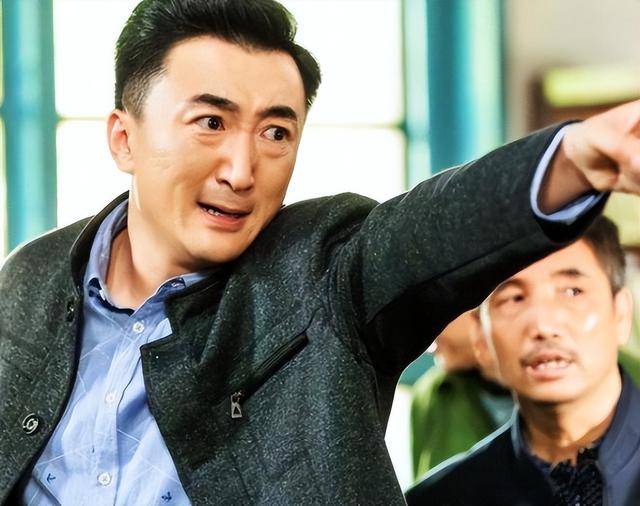 他是知名演员<strong></p>
<p>十万元理财</strong>,40岁二胎得女,41岁突然离世将悲痛留给妻子与儿女