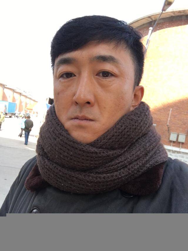 他是知名演员<strong></p>
<p>十万元理财</strong>,40岁二胎得女,41岁突然离世将悲痛留给妻子与儿女