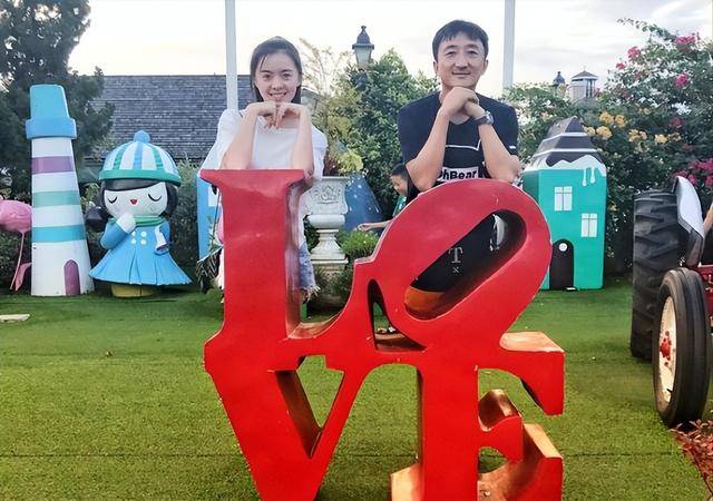 他是知名演员<strong></p>
<p>十万元理财</strong>,40岁二胎得女,41岁突然离世将悲痛留给妻子与儿女