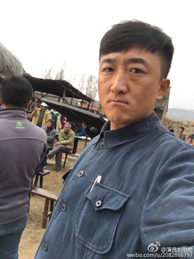 他是知名演员<strong></p>
<p>十万元理财</strong>,40岁二胎得女,41岁突然离世将悲痛留给妻子与儿女