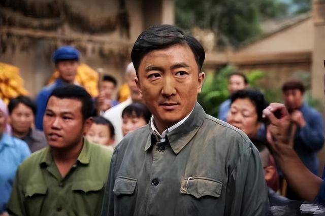 他是知名演员<strong></p>
<p>十万元理财</strong>,40岁二胎得女,41岁突然离世将悲痛留给妻子与儿女