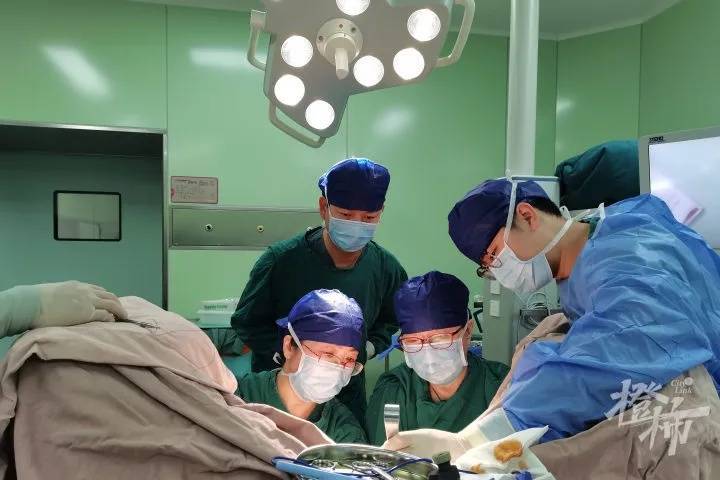 “我肚子里有个东西<strong></p>
<p>美元理财产品</strong>，是活的！”浙江78岁奶奶一句话惊呆众人