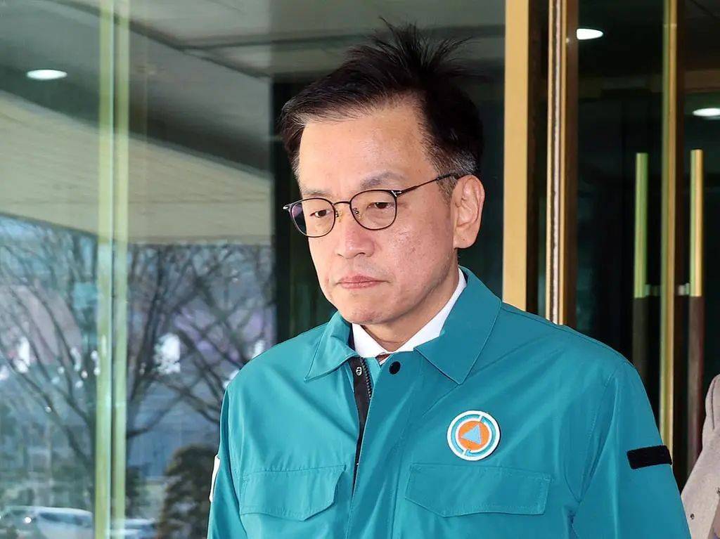 最新消息：黑匣子部分受损！179人遇难<strong></p>
<p>美元理财产品</strong>，有人一家9口都在机上，济州航空CEO鞠躬道歉！航司：事发前已投保10亿美元责任保险赔偿
