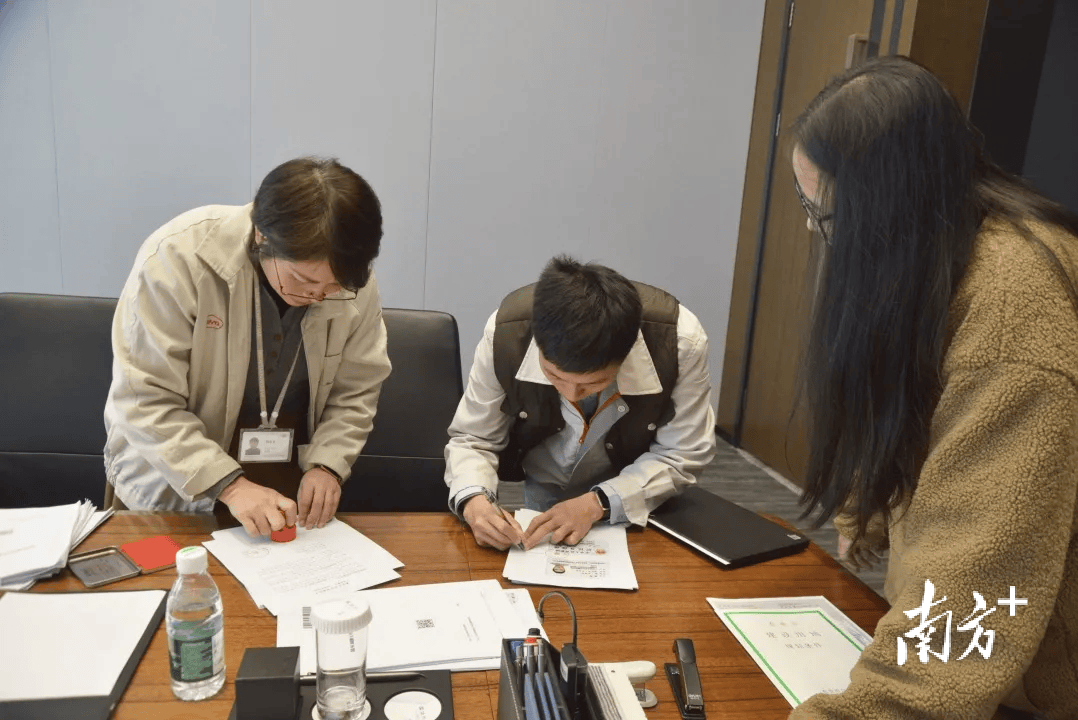 签了！比亚迪东莞再拿地<strong></p>
<p>一万块理财</strong>，投资额超30亿元