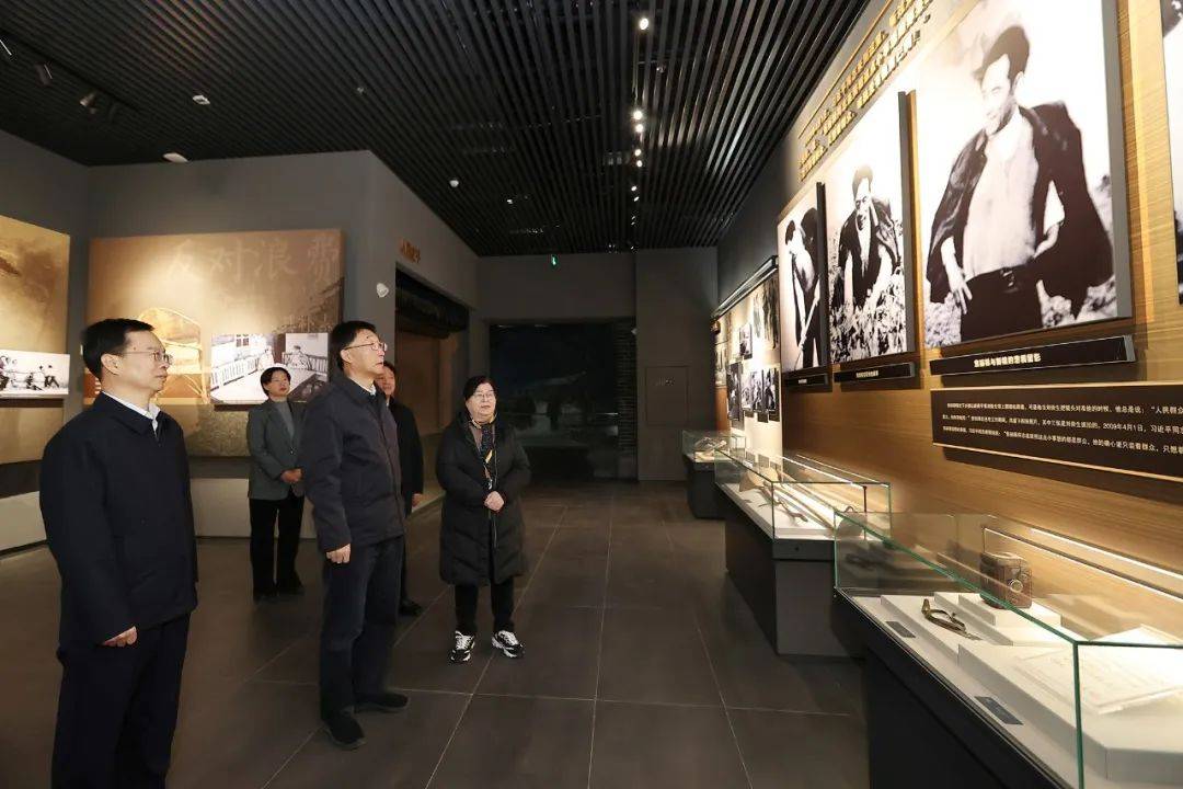 履新后首日<strong></p>
<p>一万块理财</strong>，刘宁到兰考县调研