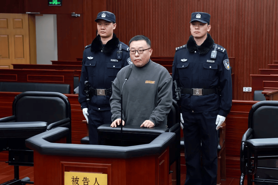 姚凯<strong></p>
<p>一万块理财</strong>，在上海市静安区副区长、浦东新区副区长、上海市住建委主任等职上，受贿5632万