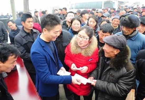 多位老师回应“刘强东发10万现金”<strong></p>
<p>理财公司跑路</strong>，师生旧合照曝光