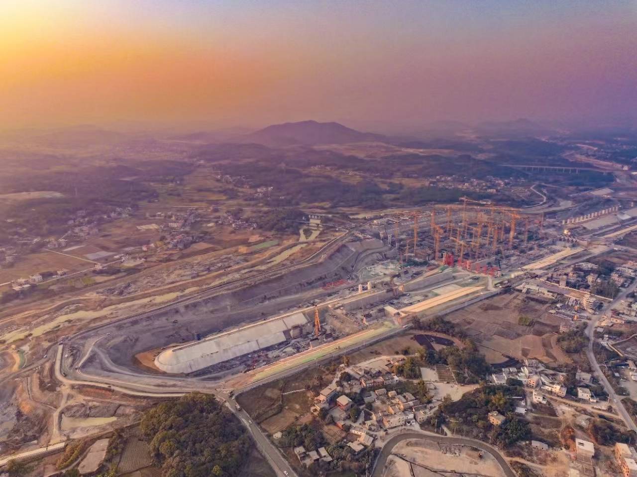 广西争夺“流量”：不止造运河<strong></p>
<p>理财公司跑路</strong>，还造跨海大桥