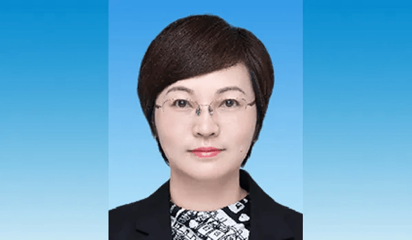 谭萍<strong></p>
<p>理财公司跑路</strong>，已任广东省妇联党组书记！毕业后从宾馆前台接待员做起，曾在机场工作20多年