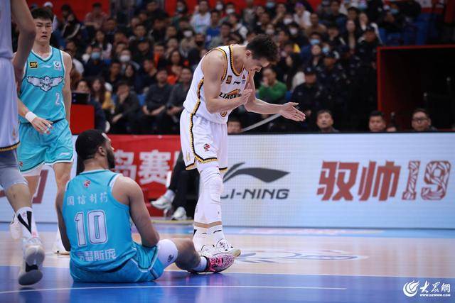 热血沸腾！青岛男篮最后三分钟14-0绝地翻盘<strong></p>
<p>小猪理财</strong>，队史首次单赛季双杀辽宁