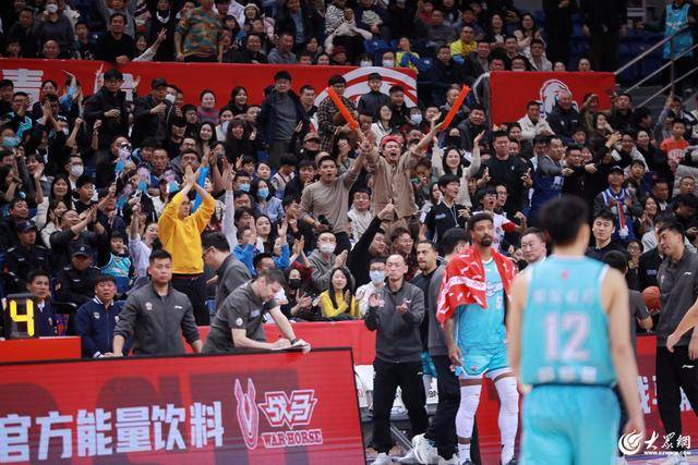 热血沸腾！青岛男篮最后三分钟14-0绝地翻盘<strong></p>
<p>小猪理财</strong>，队史首次单赛季双杀辽宁