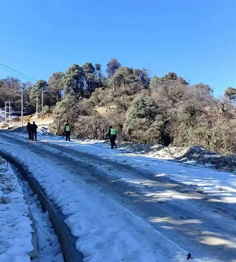 云南8岁女童在高山走失<strong></p>
<p>掌悦理财</strong>，父亲悬赏100万寻人，救援队：山上有雪晚上仅0℃