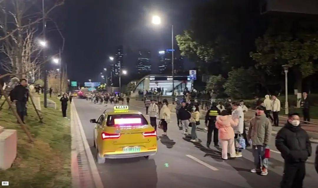 南京地铁突发故障致大量乘客滞留<strong></p>
<p>理财规划师报名</strong>，官方：正抢修，已安排接驳车