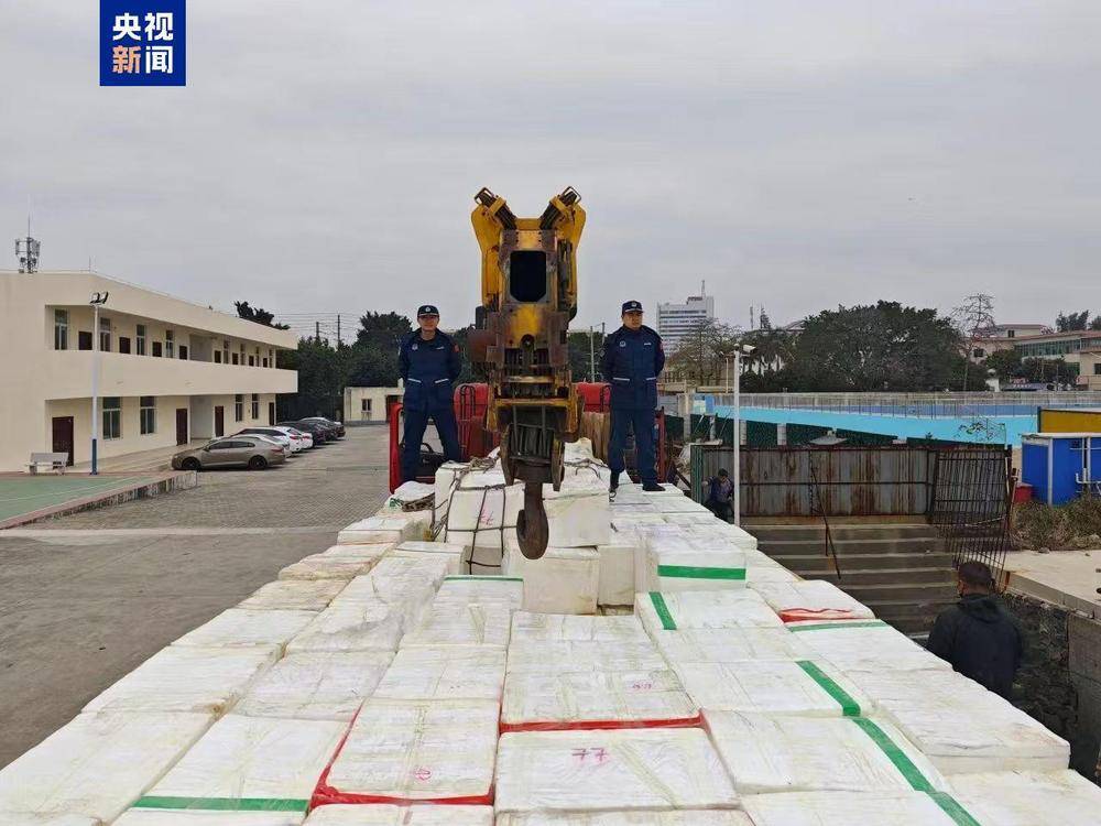 共计4.13吨<strong></p>
<p>恒丰银行理财</strong>！广西北海海警查获一起涉嫌走私水果案