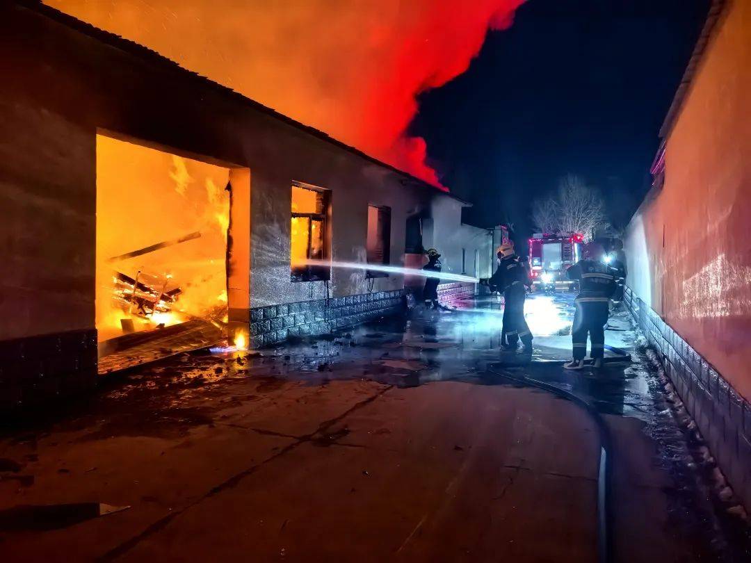 约4000箱白酒火中炸裂<strong></p>
<p>网络投资理财</strong>，主人痛失60多万！