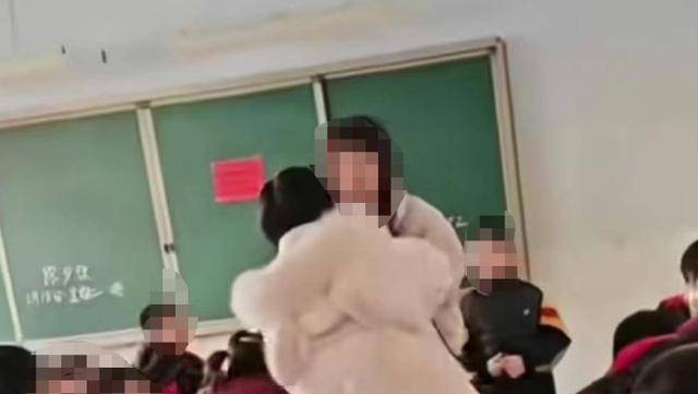 山西一老师把学生牙打掉<strong></p>
<p>财付通理财</strong>，家人冲进教室讨说法？官方回应